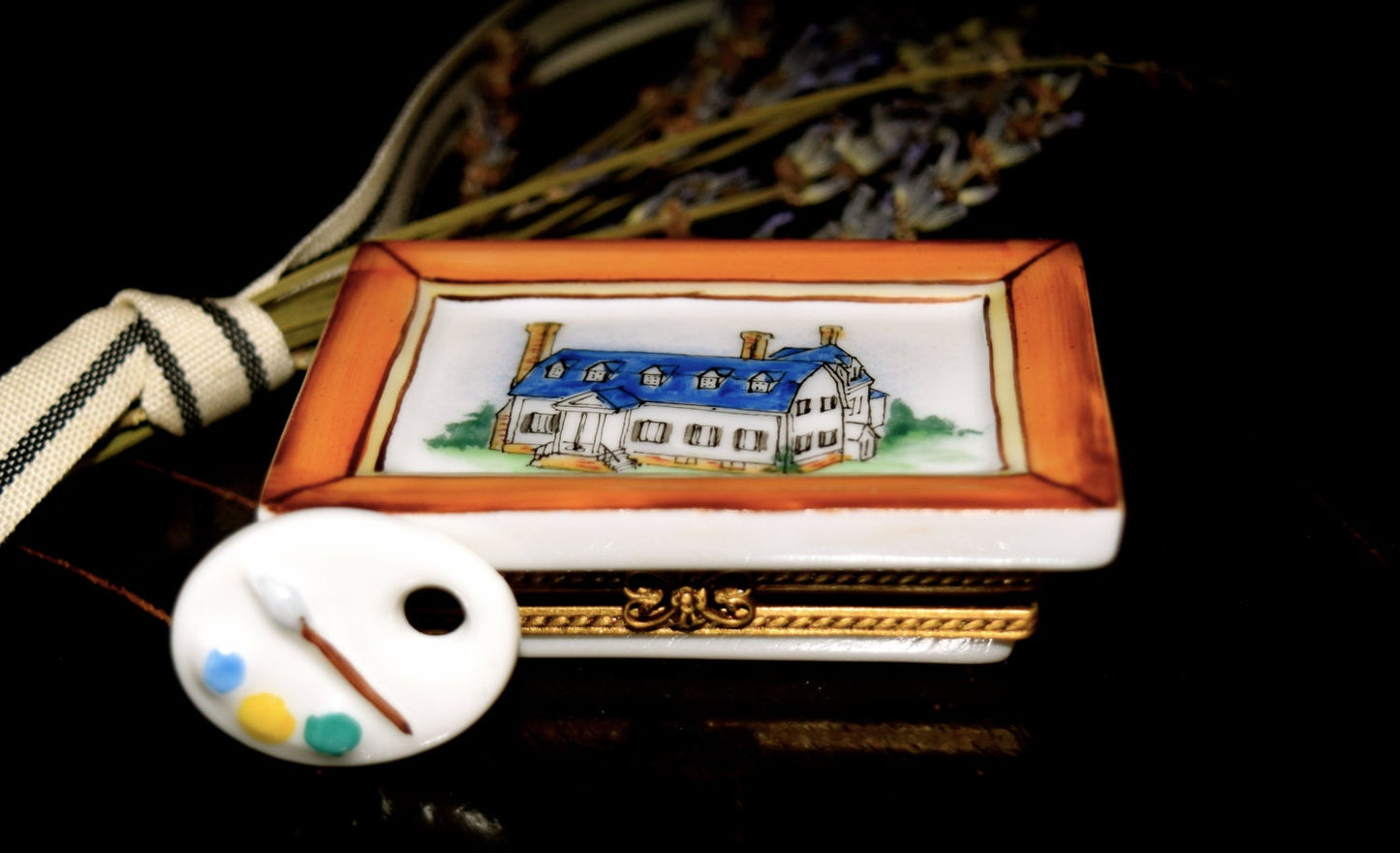 Vintage French Limoges Box King Arm's Tavern           Sku: L242