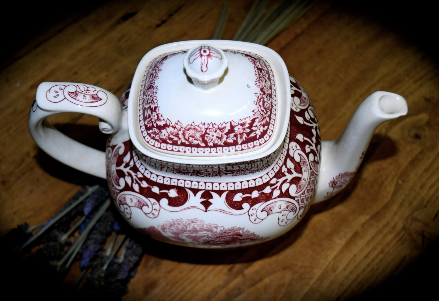 Cambridge Staffordshire Old English Ironstone Teapot         Sku: C380