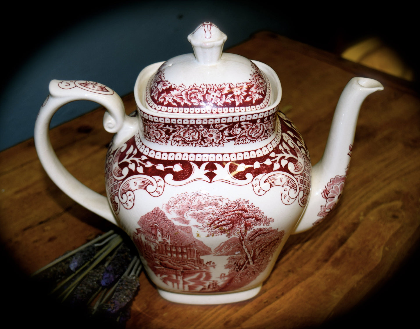 Cambridge Staffordshire Old English Ironstone Teapot         Sku: C380