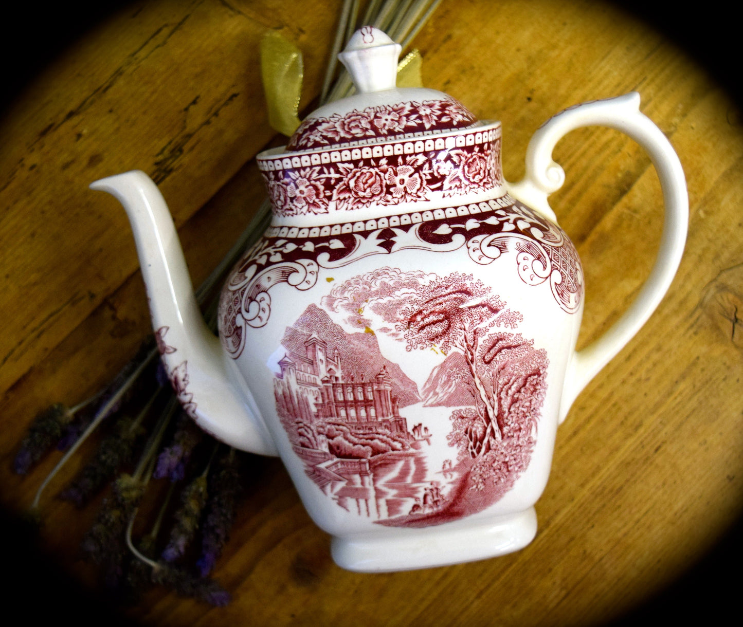 Cambridge Staffordshire Old English Ironstone Teapot         Sku: C380