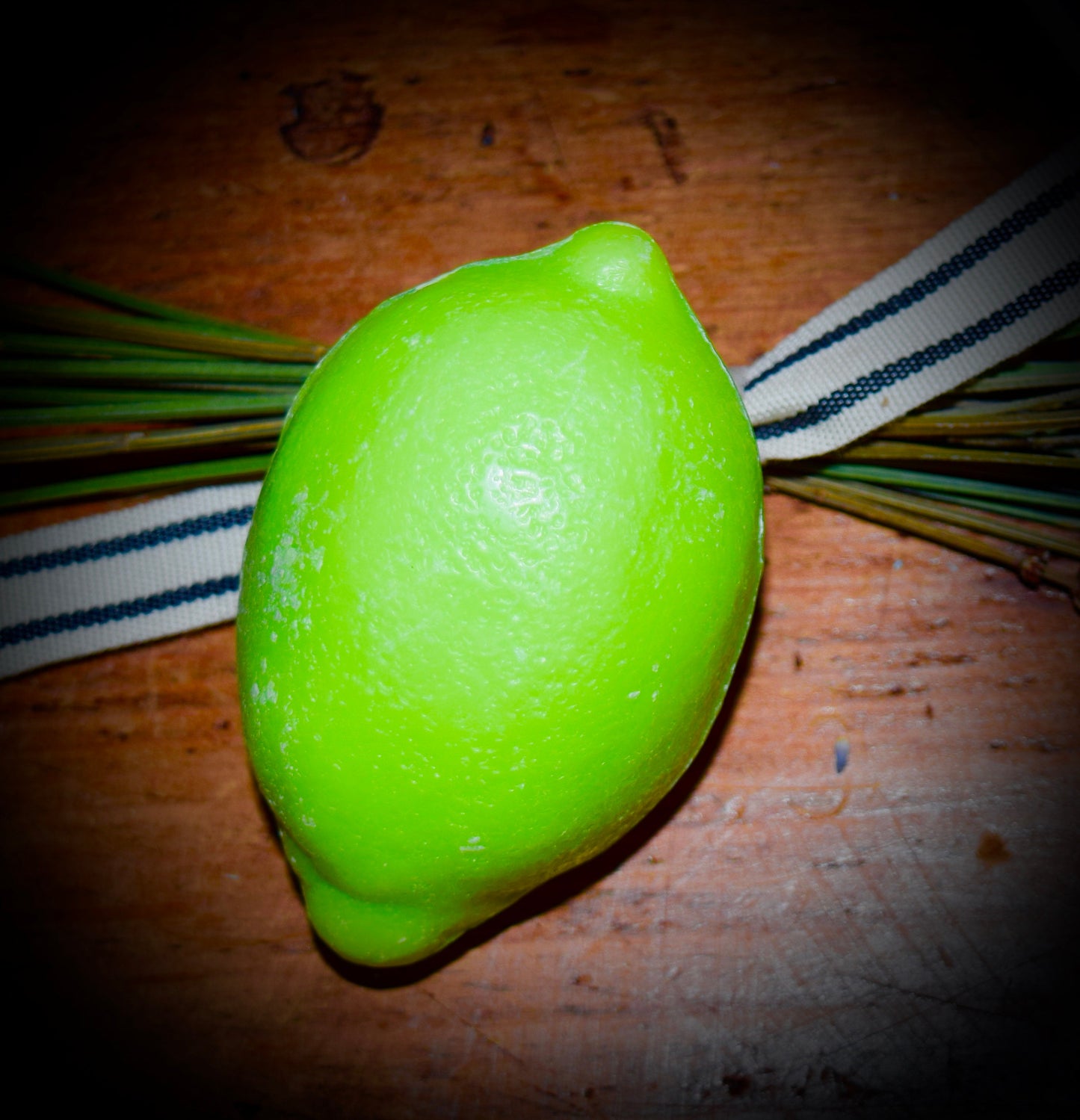 French Hard Milled Lemon and Lime - Citron et Citron Vert Soap.       Sku: BB002