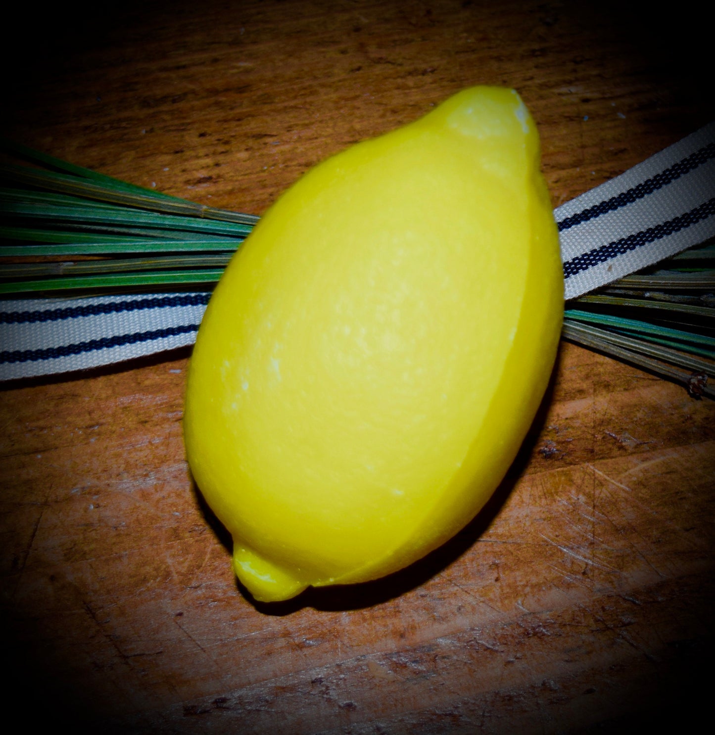 French Hard Milled Lemon and Lime - Citron et Citron Vert Soap.       Sku: BB002