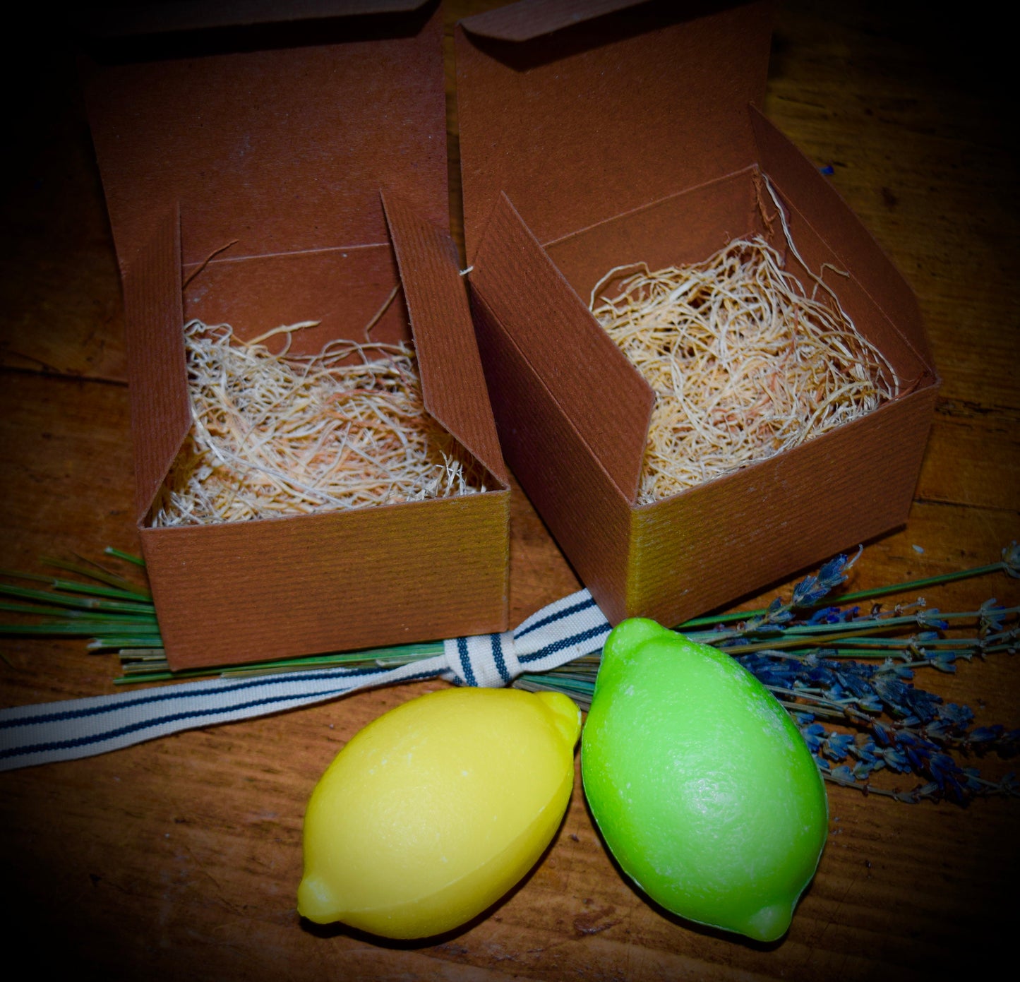 French Hard Milled Lemon and Lime - Citron et Citron Vert Soap.       Sku: BB002