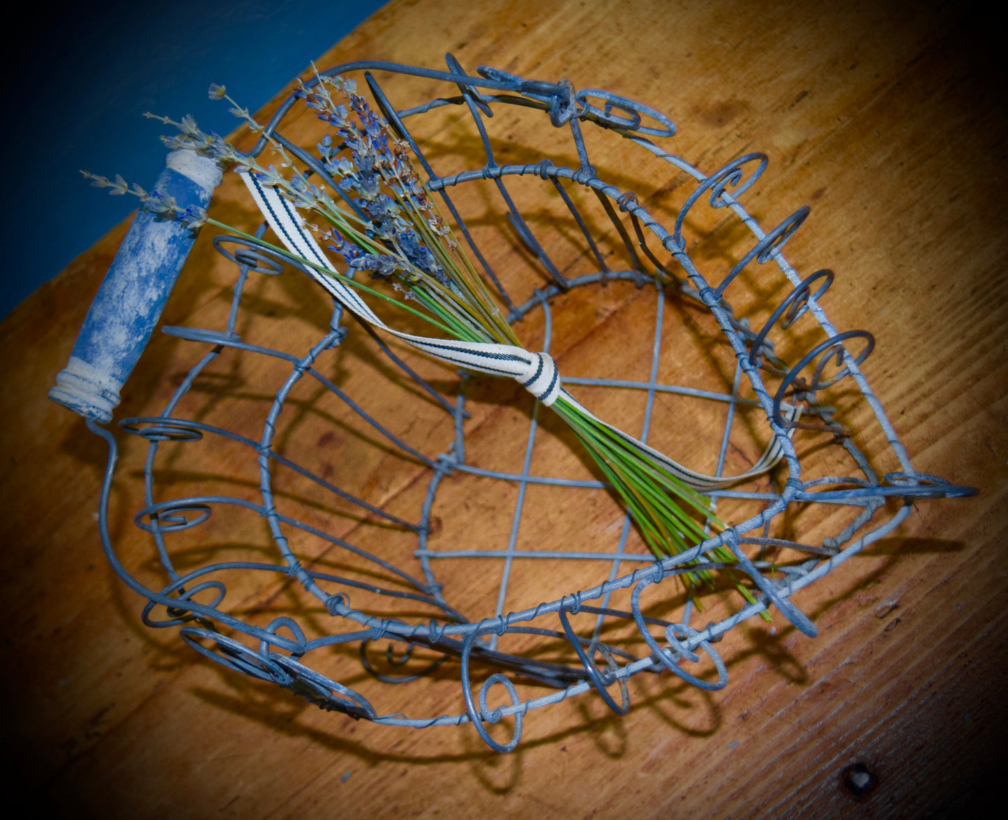 Vintage Heart Shaped Wire Basket with Handle                        Sku: C433