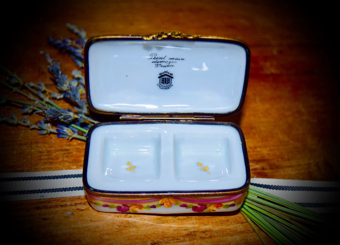 Vintage French Limoges Stamp Box                         Sku: L308