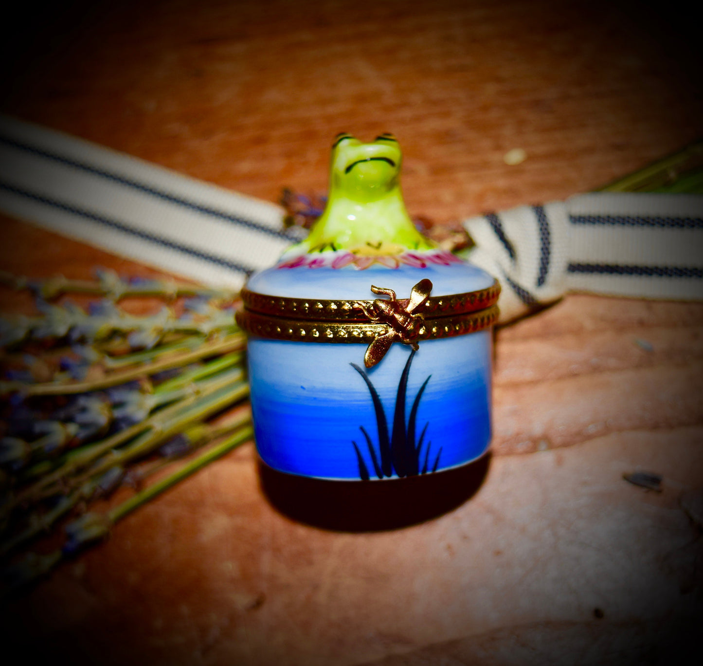 Vintage French Limoges Box Frog                           Sku: L311