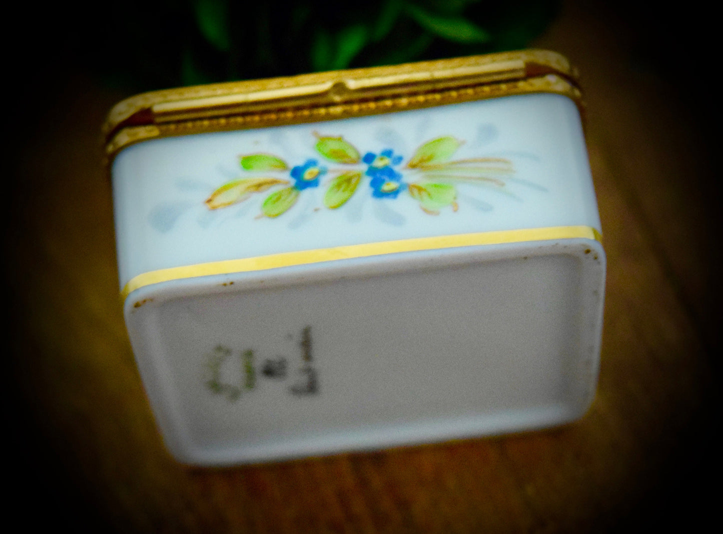 Vintage French Limoges Box with Flowers and a Horse Clasp               Sku: L316