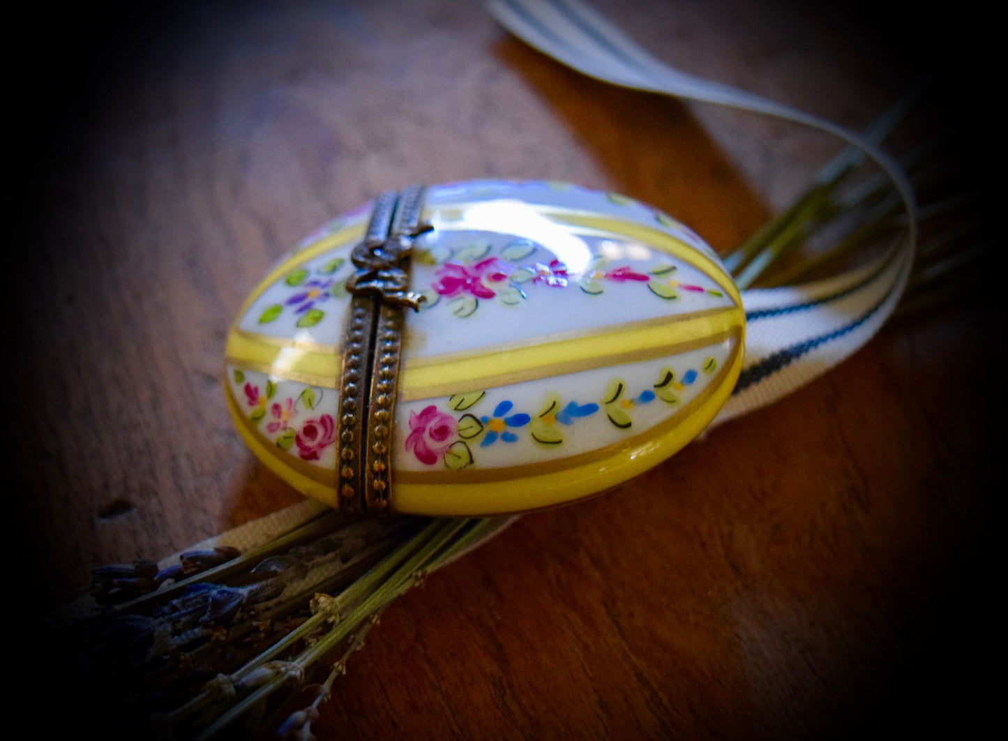 Vintage French Round Limoges Box with Floral Pattern                   Sku: L336