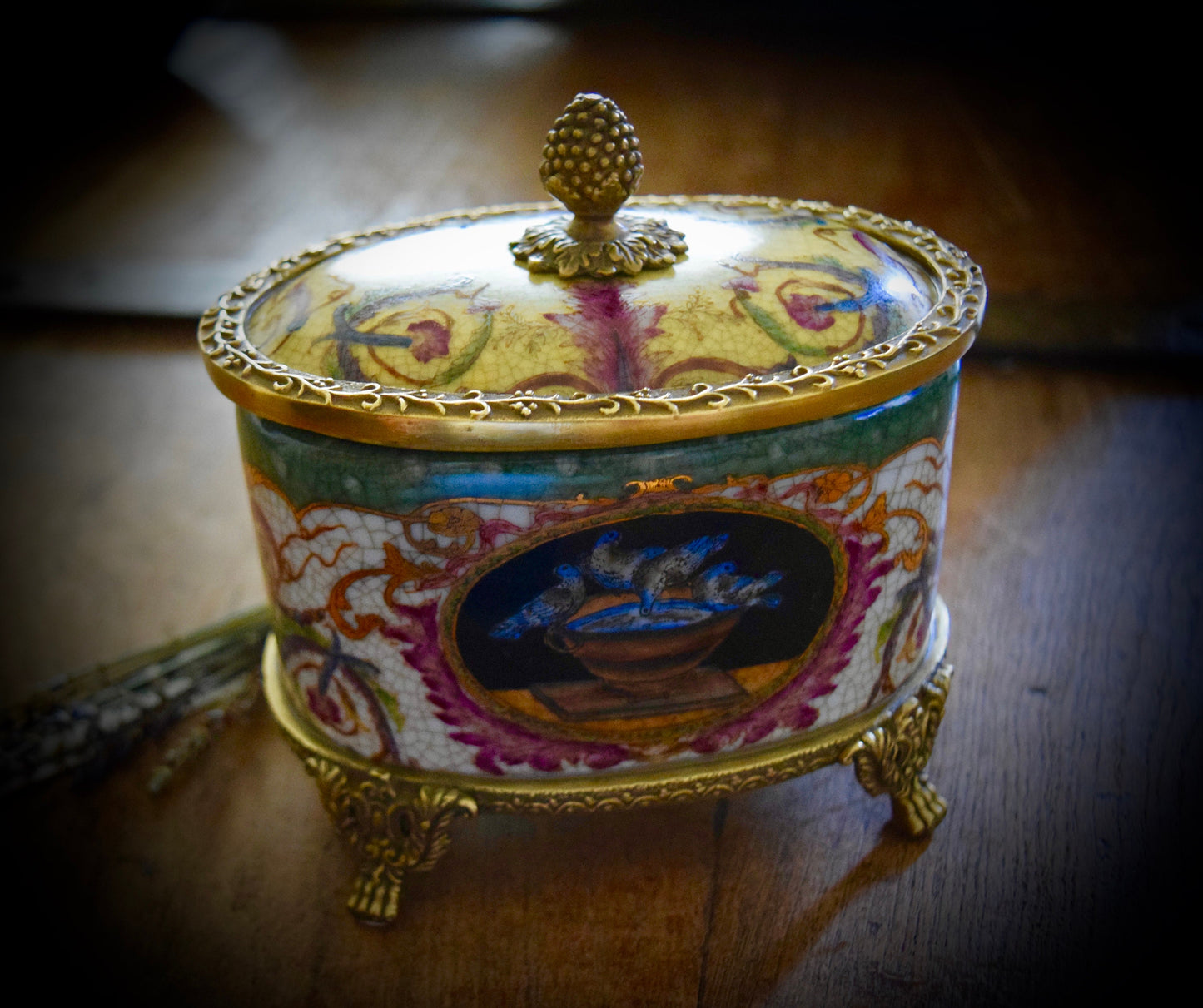 Beautiful Porcelain Casket Box                     Sku: C515