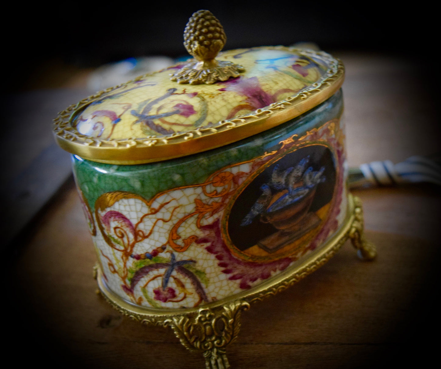 Beautiful Porcelain Casket Box                     Sku: C515