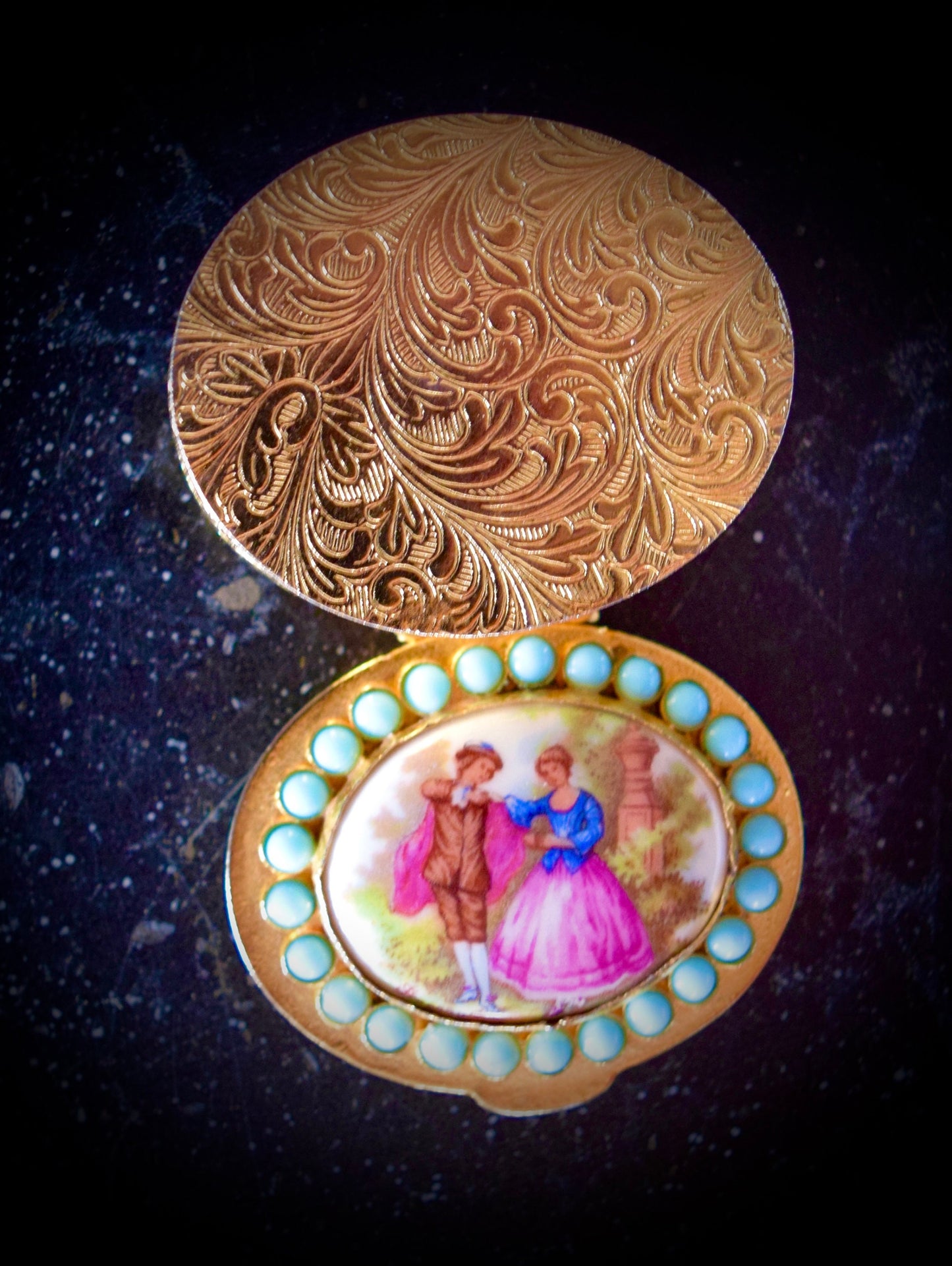 Vintage Pill Box with Romantic Couple Scene Hand Painted on Porcelain.            SKU: C101