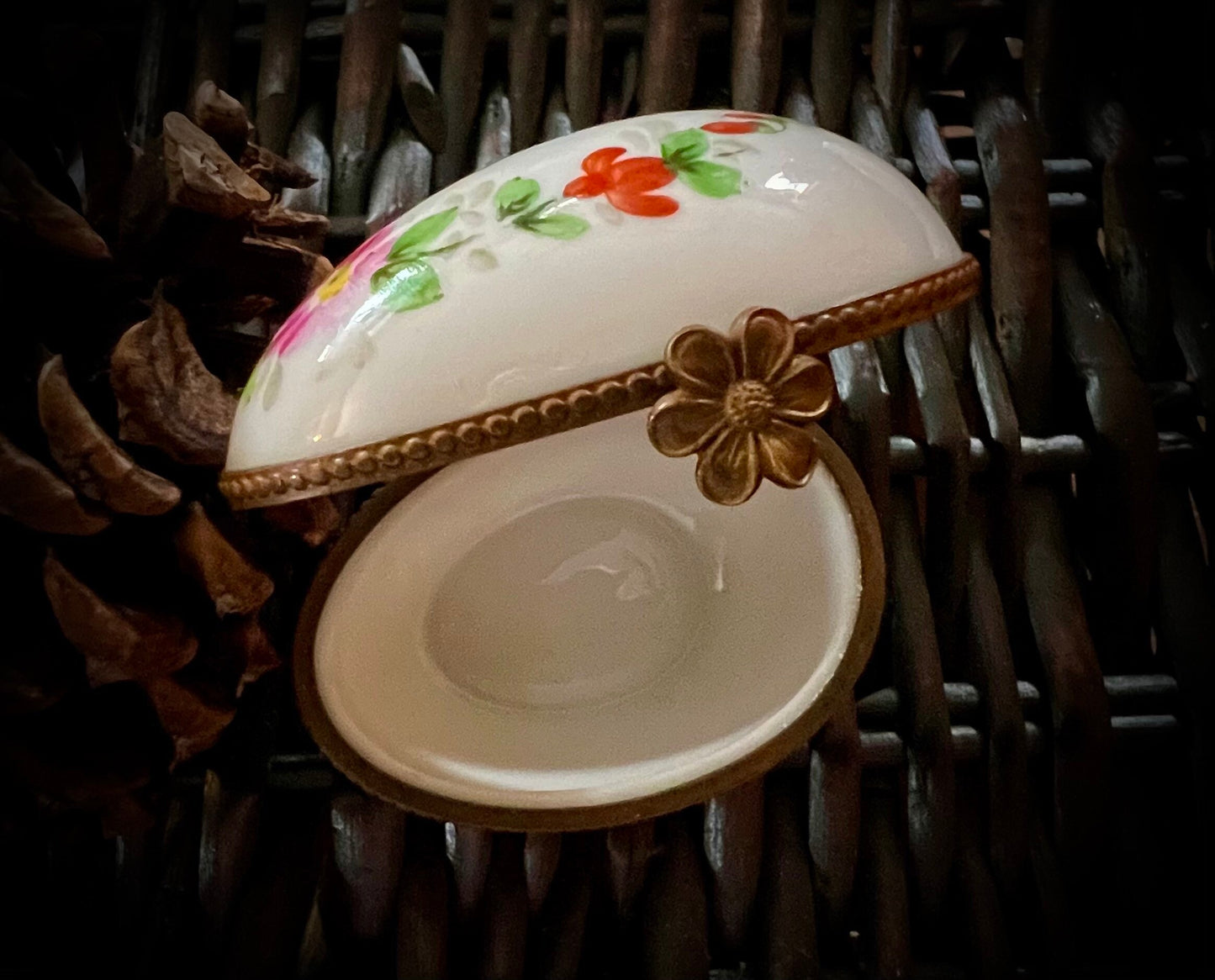 Vintage Limoges Egg Box        SKU: L324