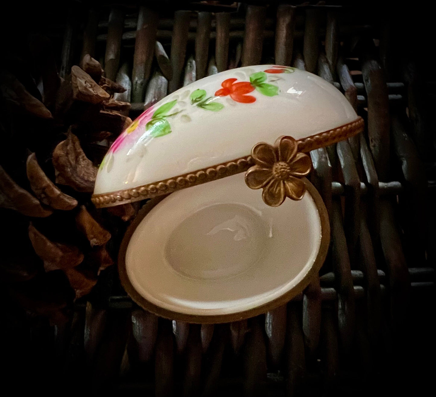 Vintage Limoges Egg Box        SKU: L324