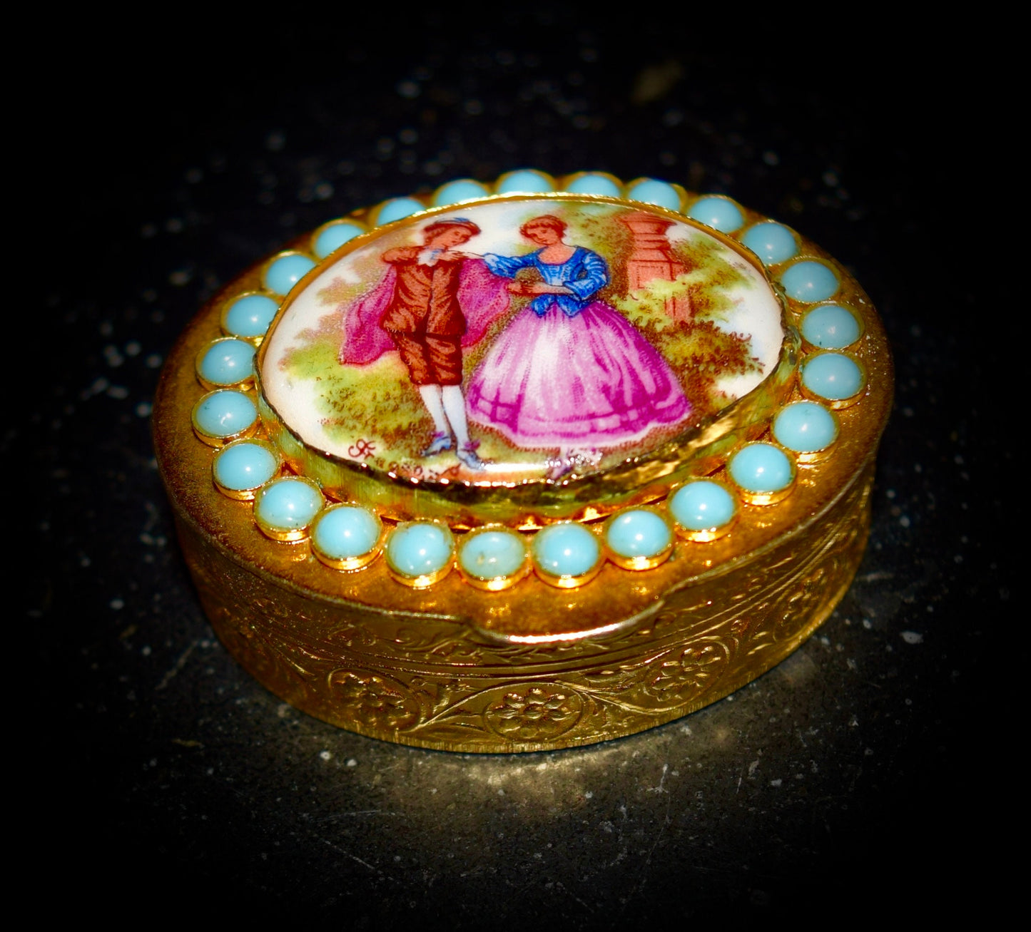 Vintage Pill Box with Romantic Couple Scene Hand Painted on Porcelain.            SKU: C101