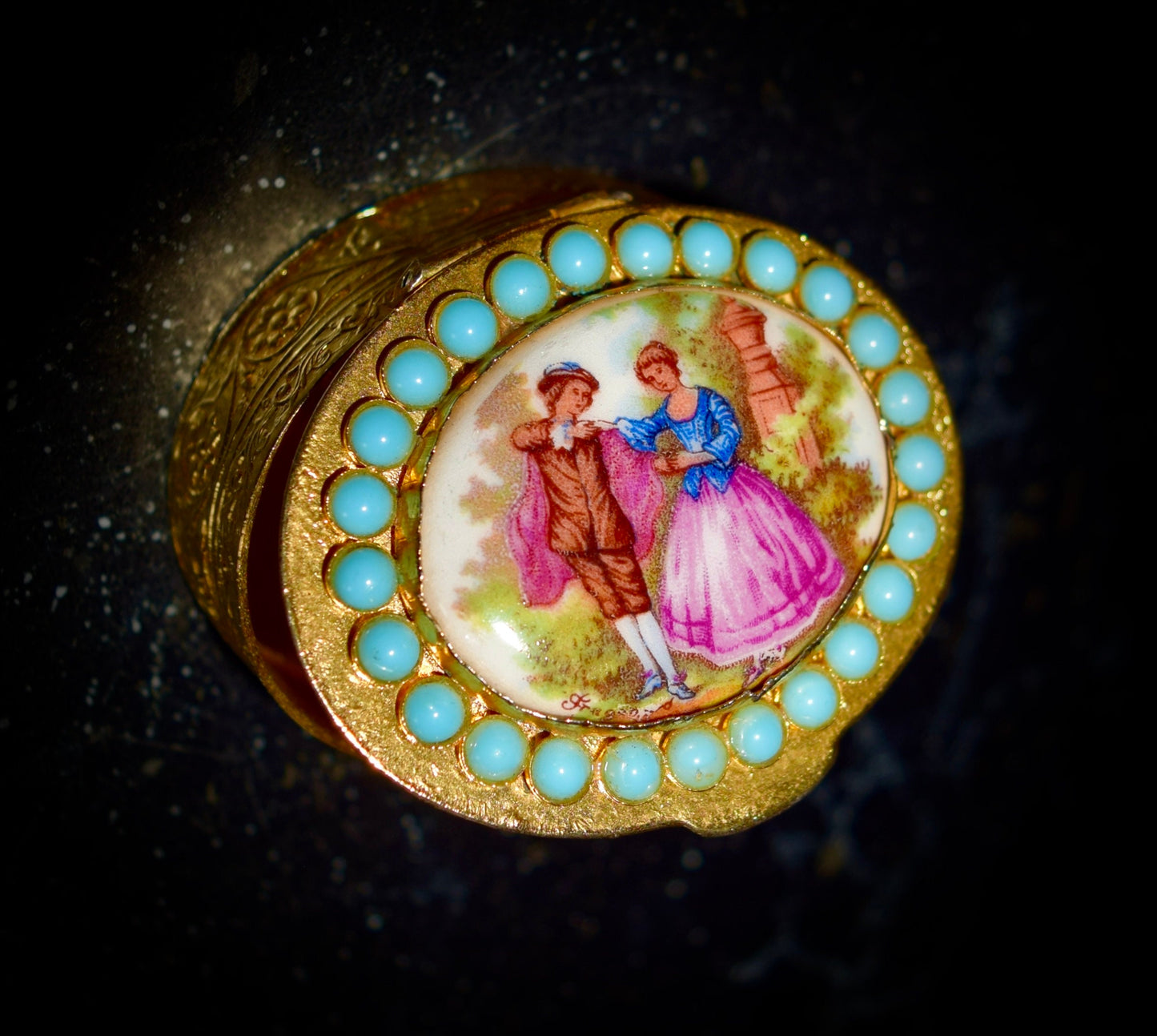 Vintage Pill Box with Romantic Couple Scene Hand Painted on Porcelain.            SKU: C101