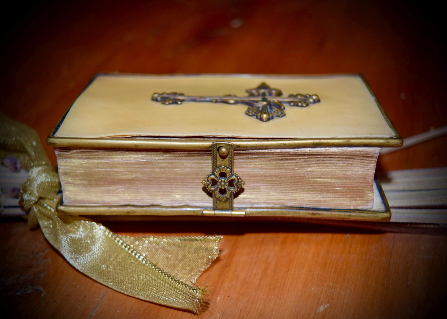 Antique French Celluloid W/ Brass Cross Prayer Book c.1800's.    Sku: R008