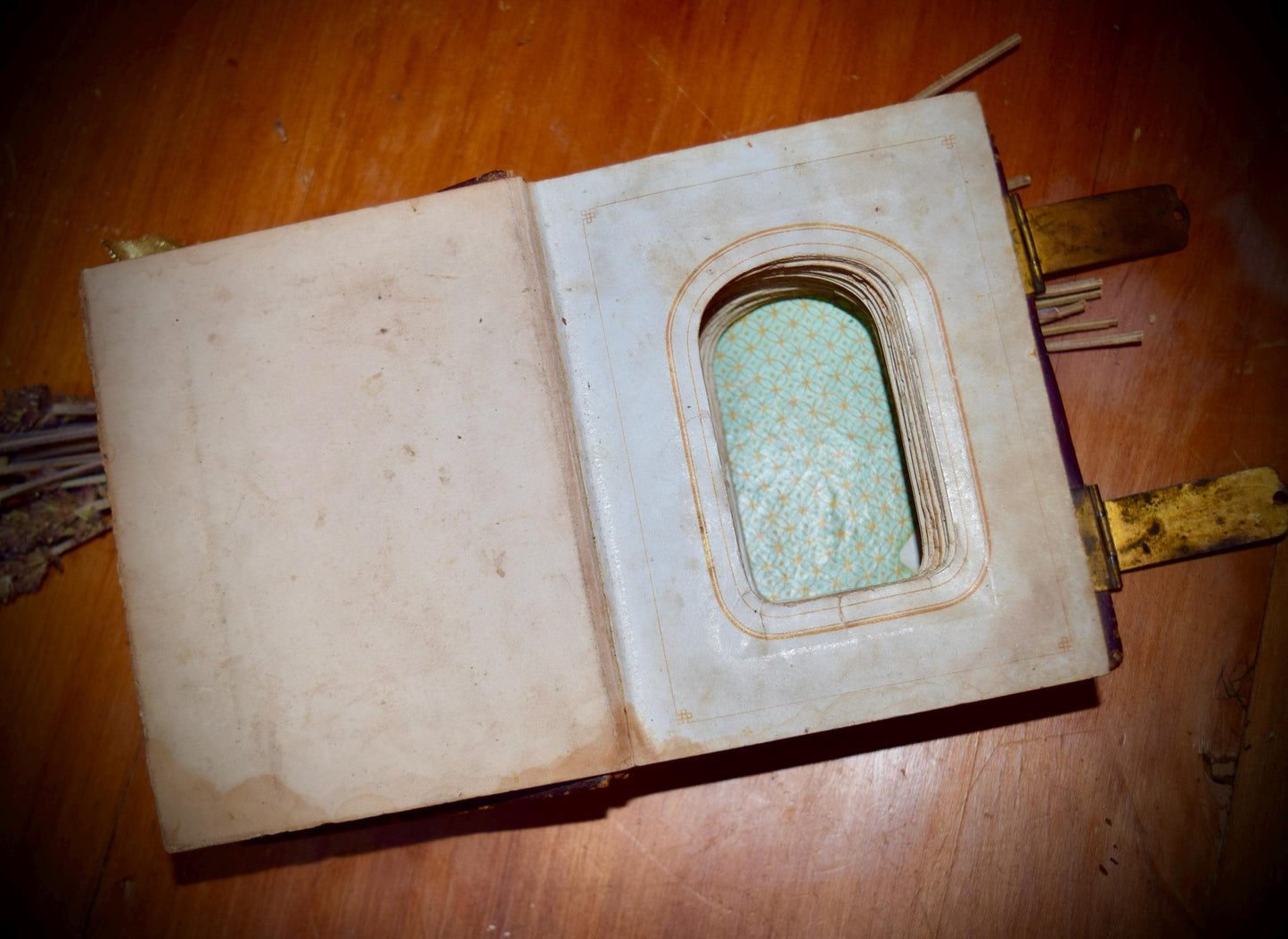 Antique Photo Album with Latches c.1880's to 1920's         Sku: C100