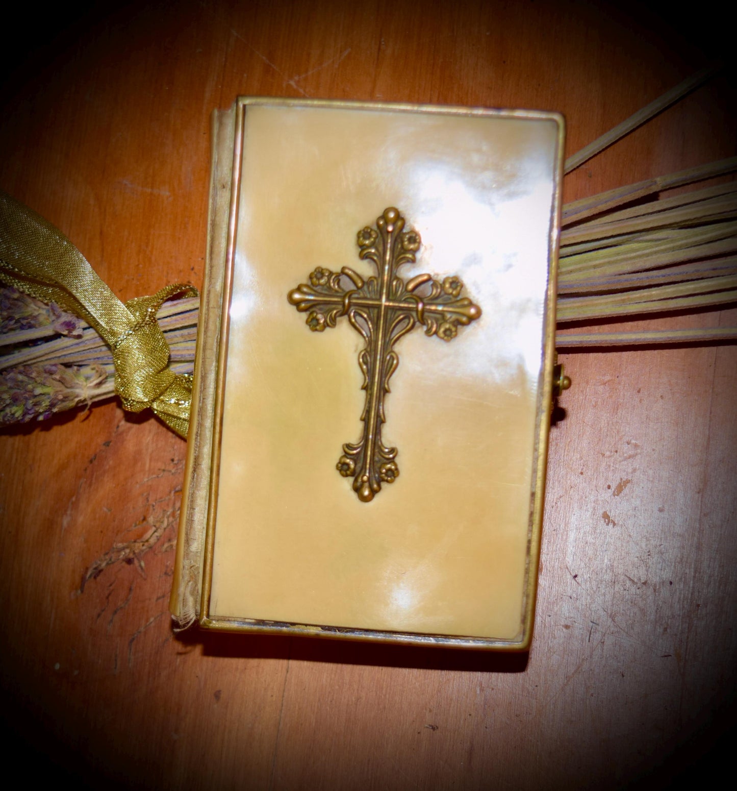 Antique French Celluloid W/ Brass Cross Prayer Book c.1800's.    Sku: R008