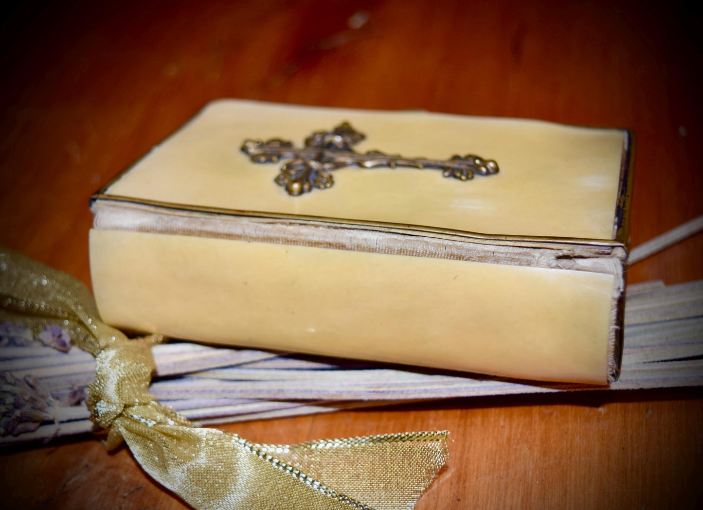 Antique French Celluloid W/ Brass Cross Prayer Book c.1800's.    Sku: R008