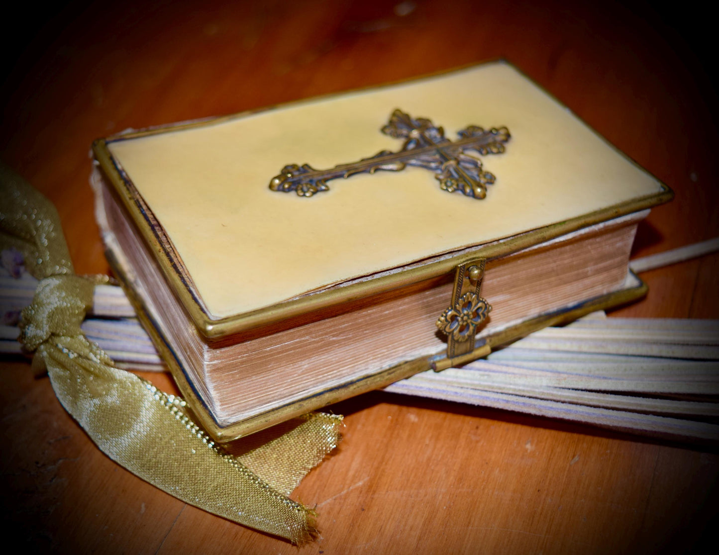 Antique French Celluloid W/ Brass Cross Prayer Book c.1800's.    Sku: R008