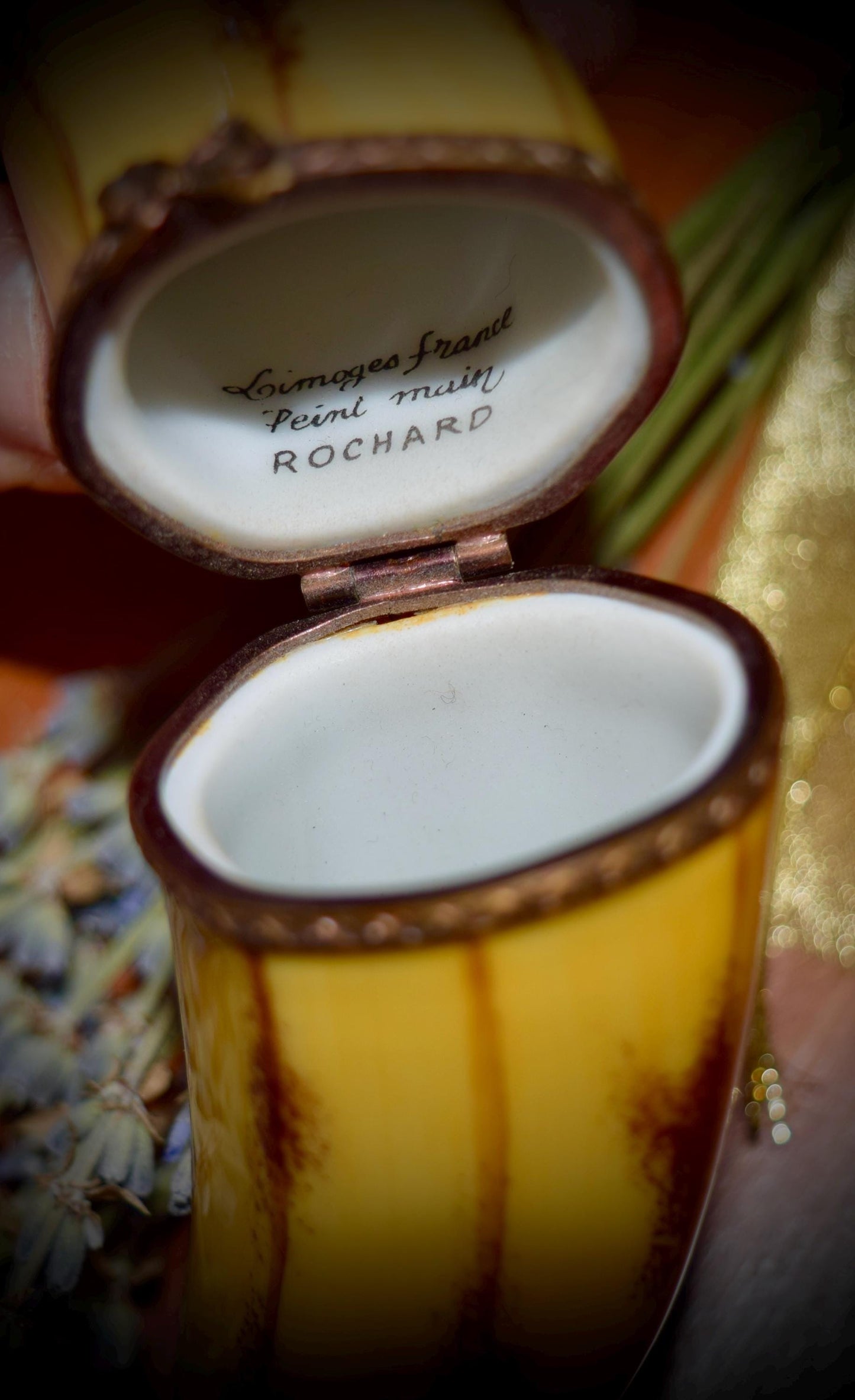 French ROCHARD  Limoges Box Ripe Banana           Sku: L352