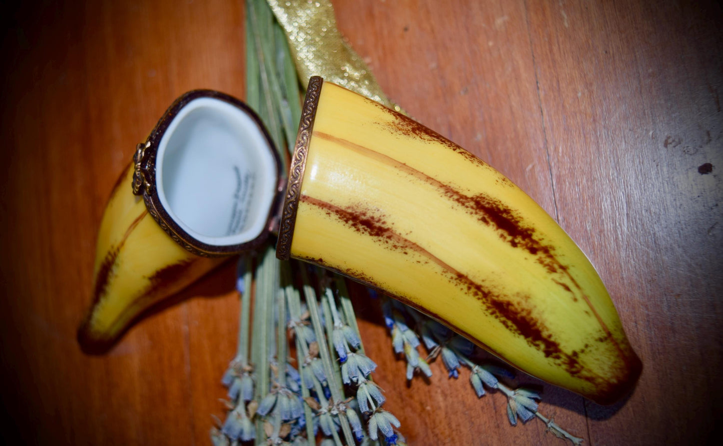 French ROCHARD  Limoges Box Ripe Banana           Sku: L352