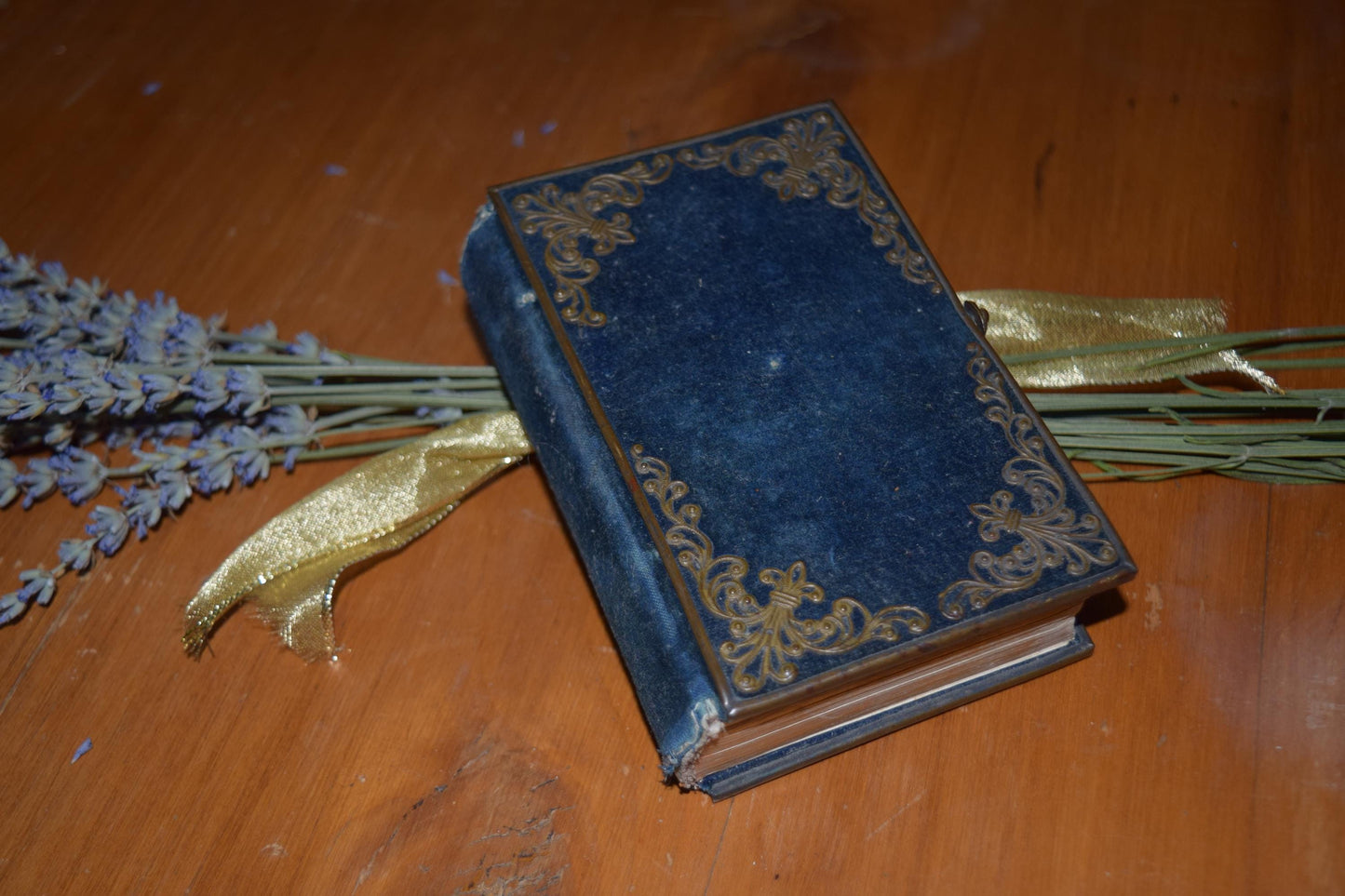 French Prayer Book, " Paroissien De Belly" c.1866           Sku: R010