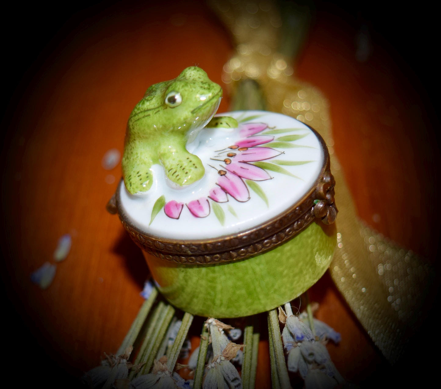 French Vintage Limoges Frog on Lily Pad          Sku: L354