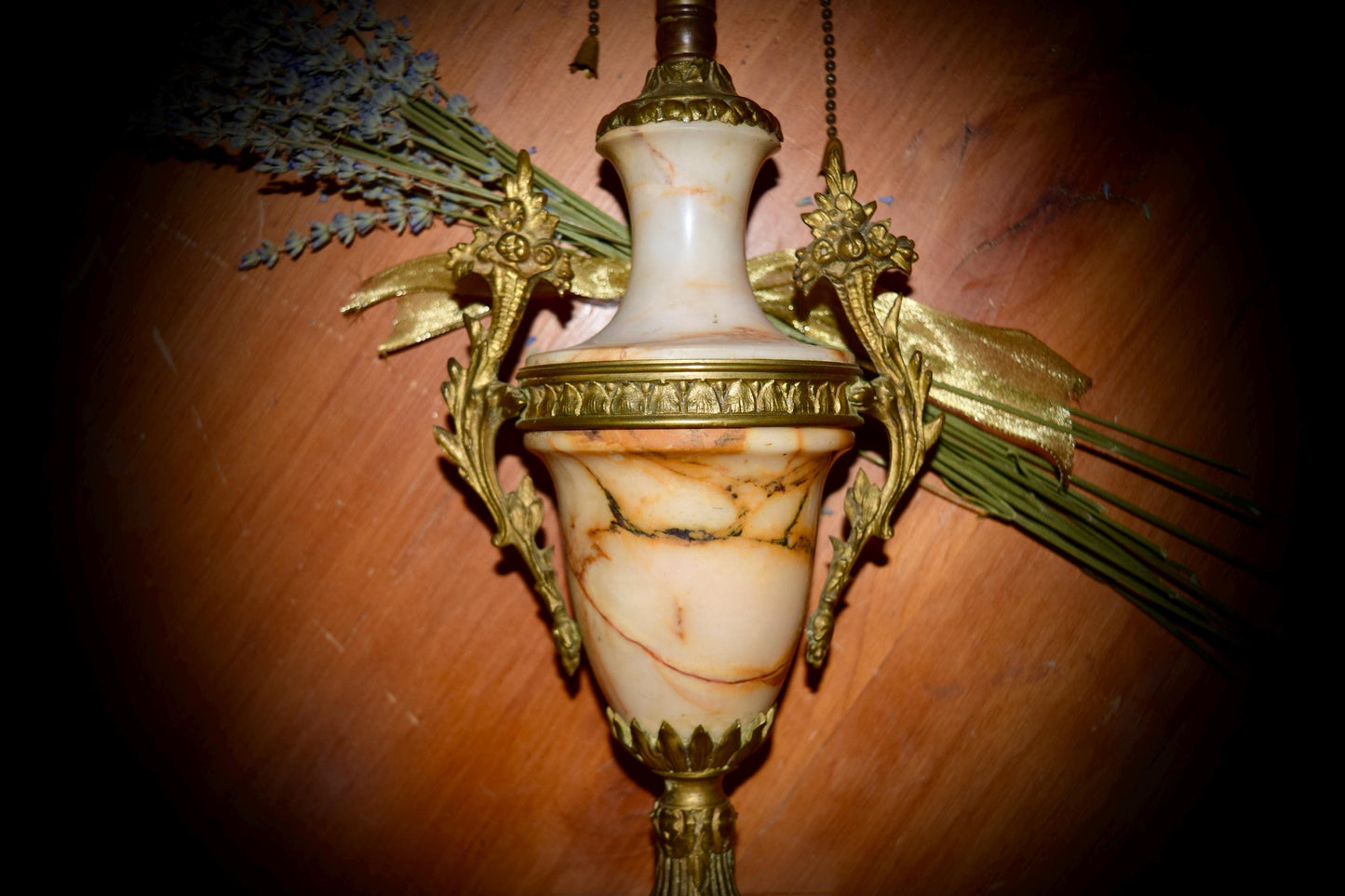 French Antique Marble Ormolu NeoClassical Table Lamp c. 1800's.       Sku: C255