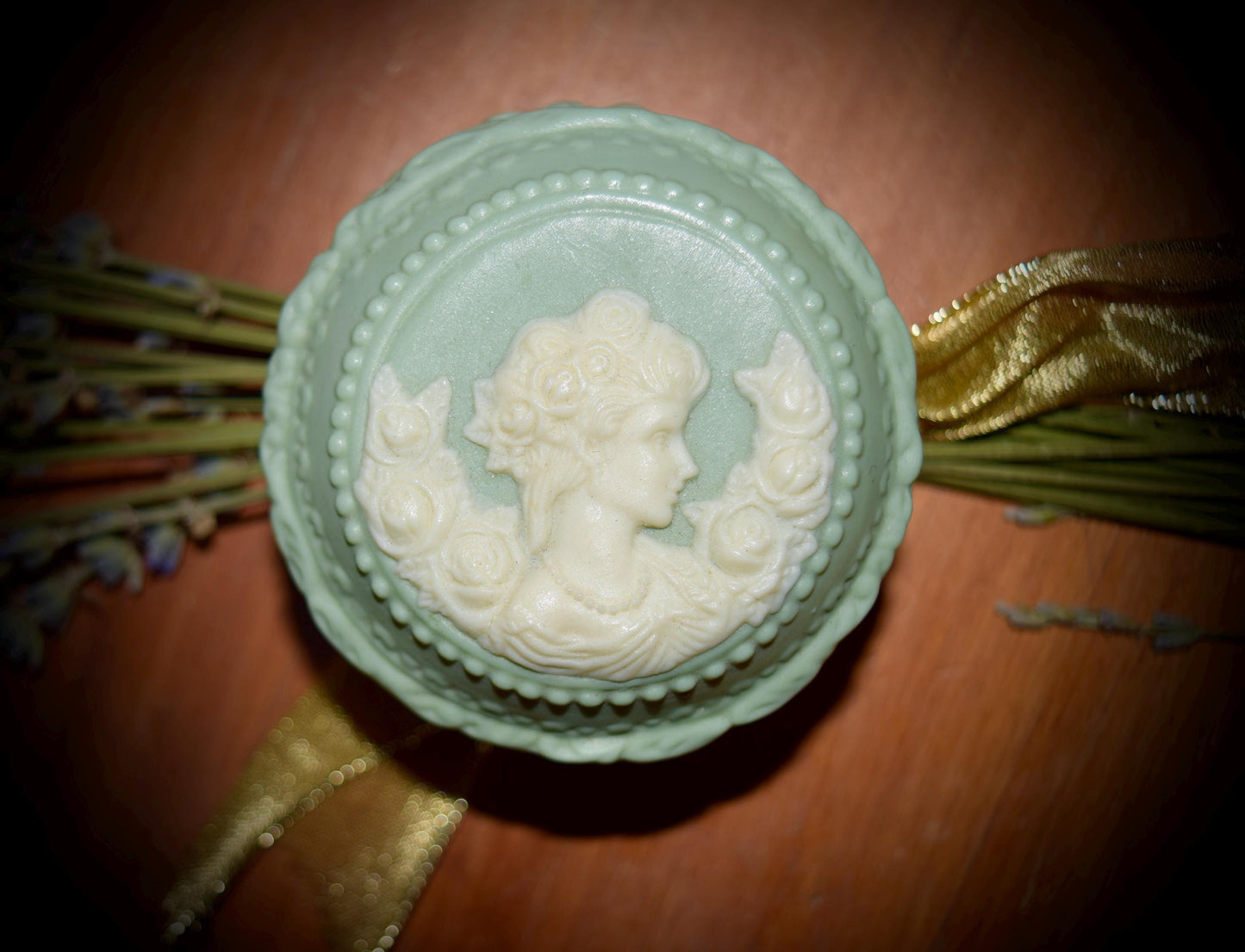 Vintage Wedgwood Cameo Vanity Trinket Box.       Sku: C296