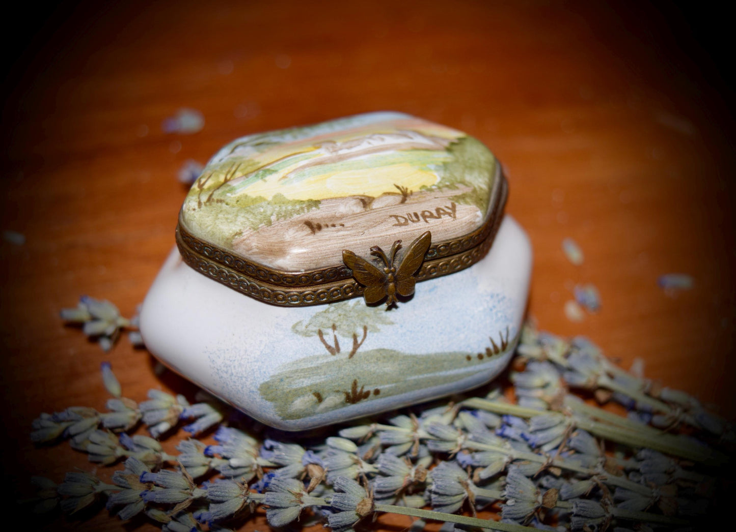 Vintage Hand-Painted Trinket Box                                                       Sku: L363