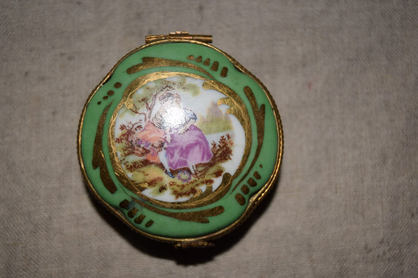 Vintage Limoges Box from France    Sku: L088