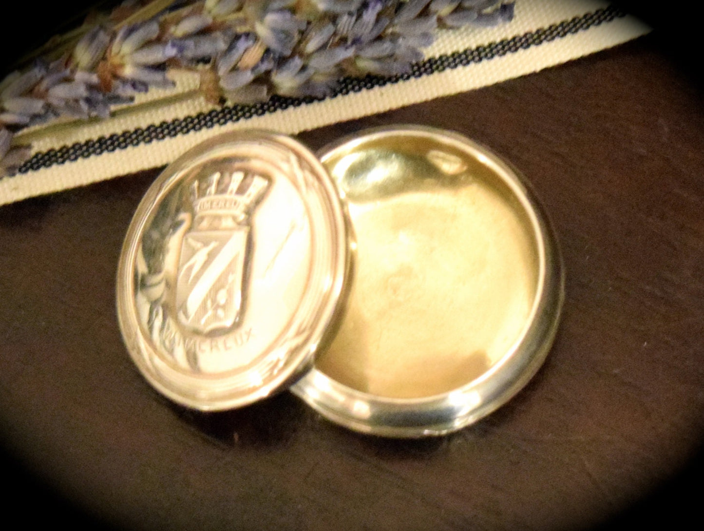 Antique Solid Silver French Pill Box Wimereux Crest" Circa 1900  Sku: C070