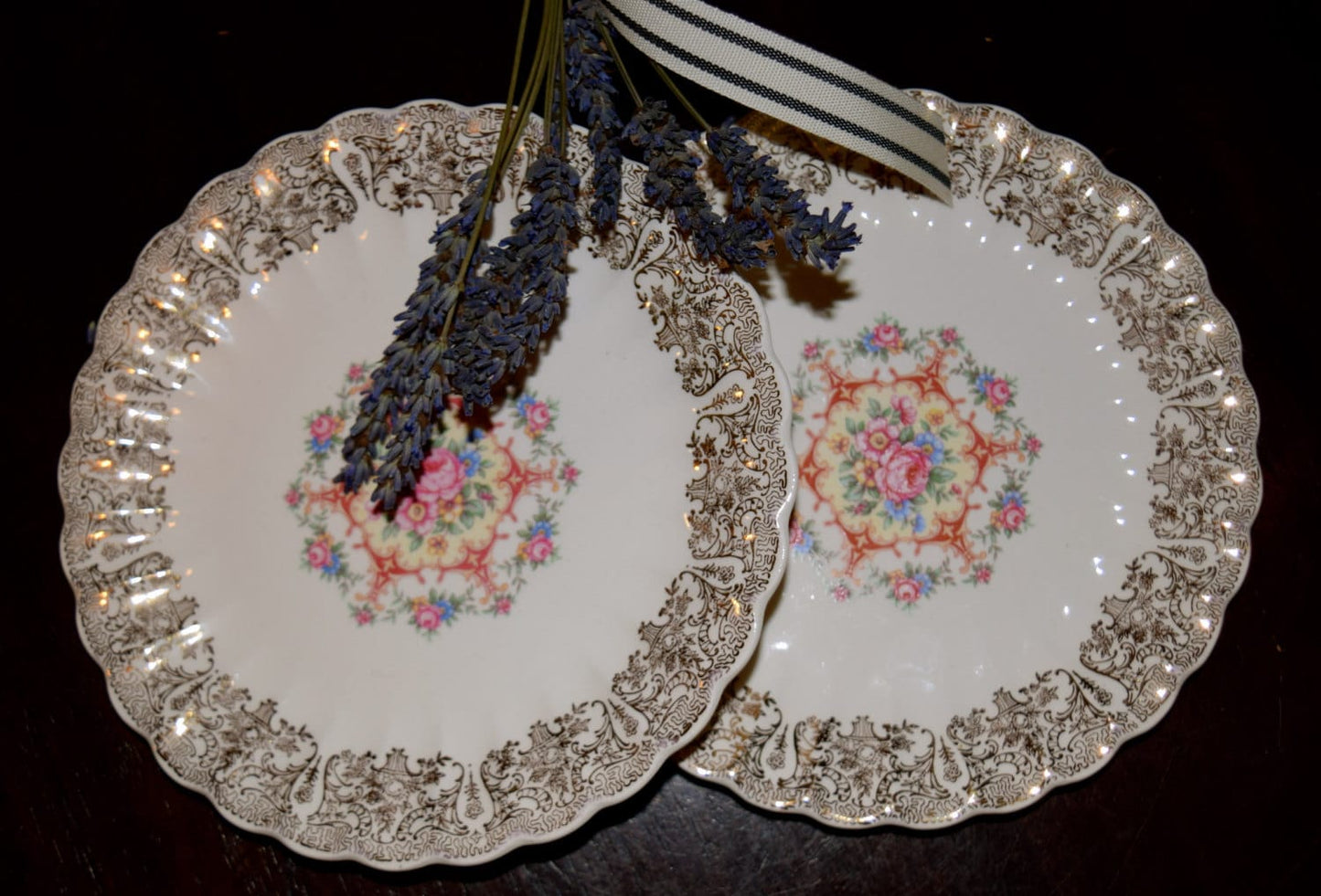 Set of 2 Butter Plates with 22K Gold Leaf     Sku: K169