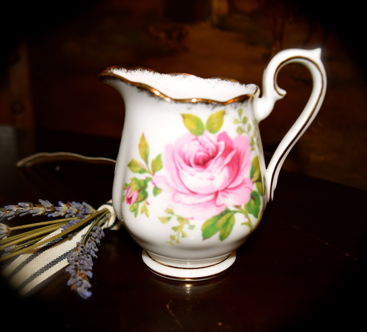 Vintage Royal Albert American Beauty Creamer, Made in England   Sku: K179