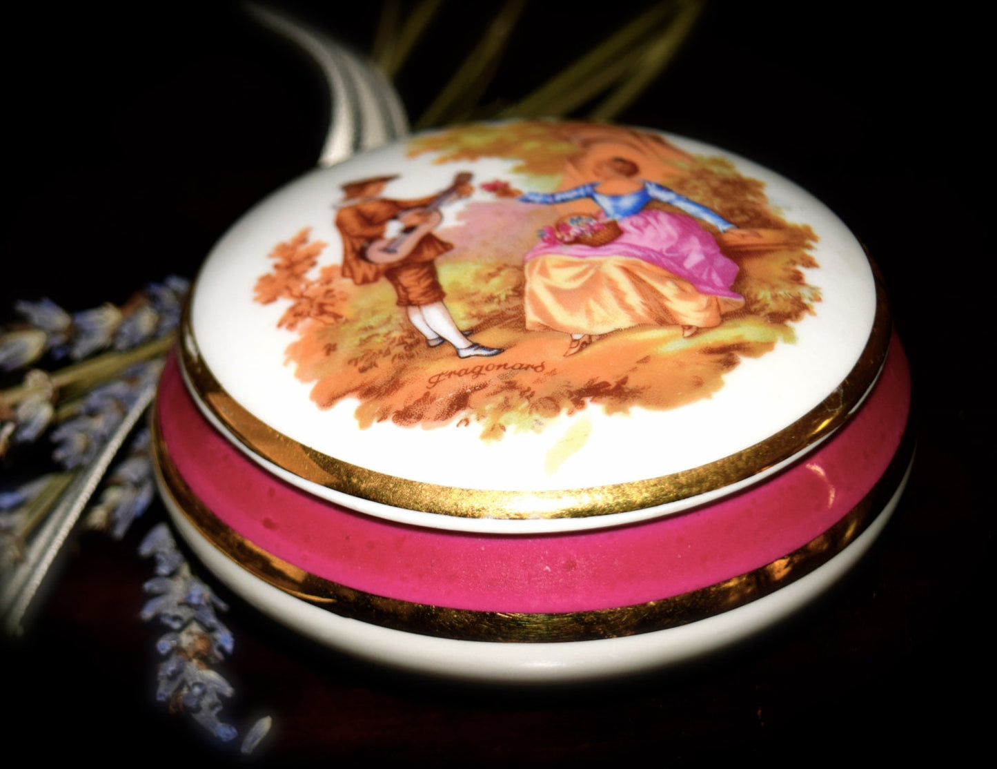 Vintage French Limoges Porcelaine Trinket Box    Sku: L090